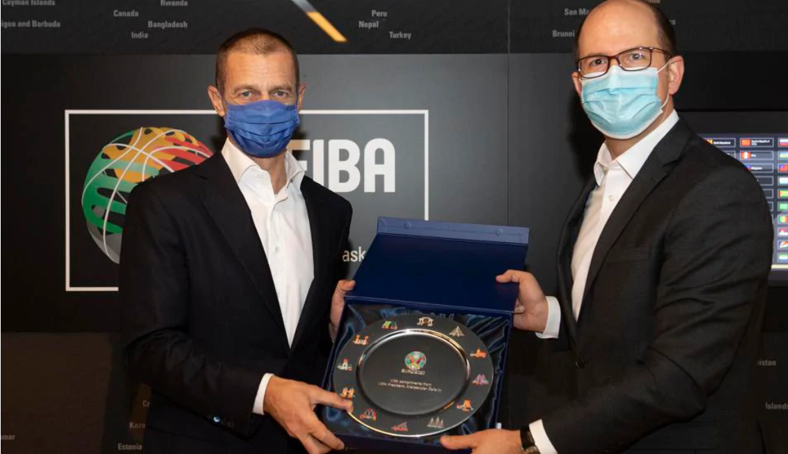 FIBA secretary general Zagklis welcomes UEFA President Čeferin to House of Basketball