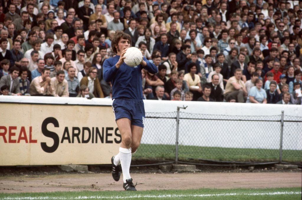 Ian Hutchinson prepares to send in another long throw-in for Chelsea in the early 1970s ©Getty Images