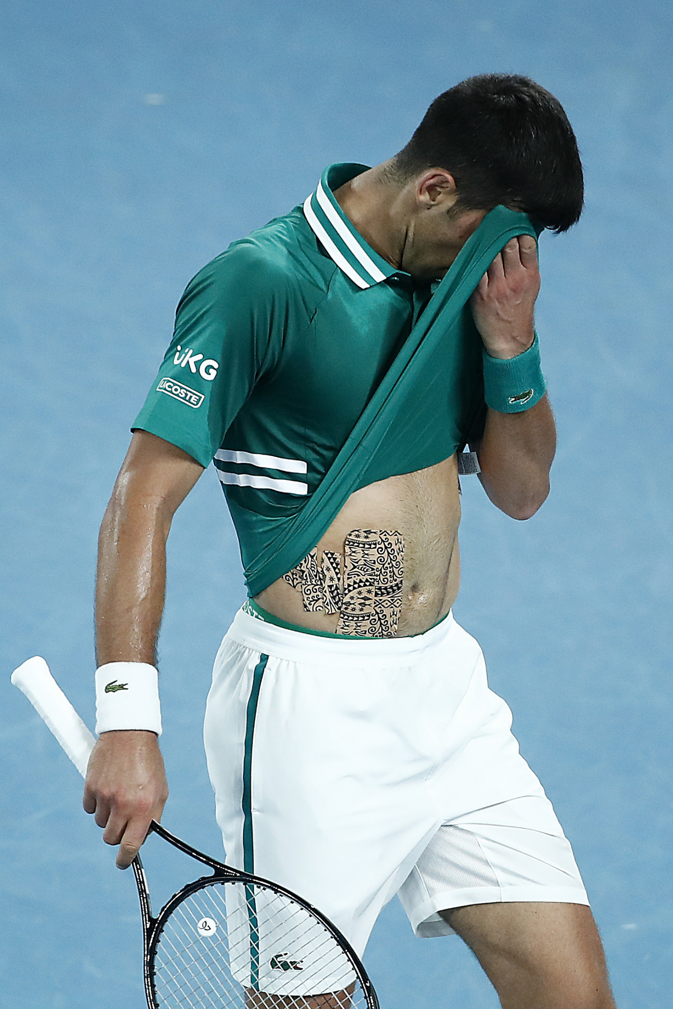 He did so despite struggling with a abdominal injury picked up in the third round ©Getty Images