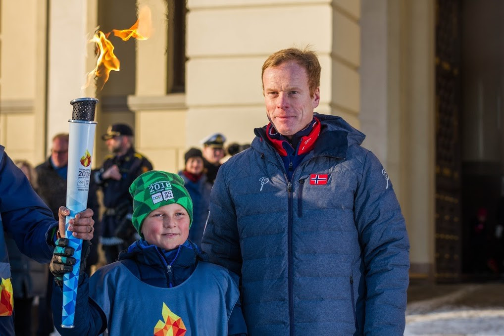 Lillehammer 2016 Torch Relay continues in Oslo amid royal celebrations