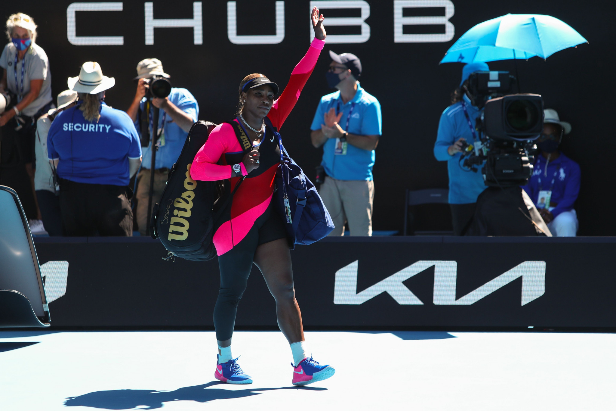 Serena Williams wave to the crowd prompted questions over her future ©Getty Images