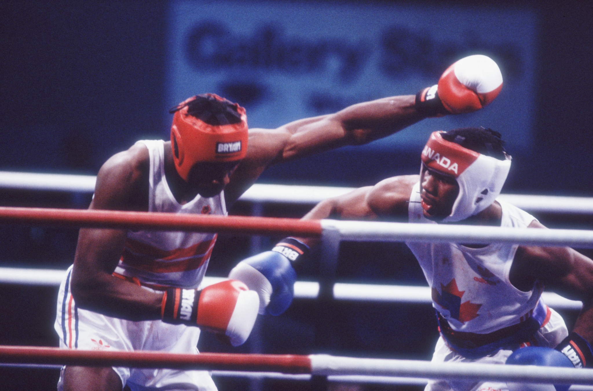 Lennox Lewis, right, representing Canada, won the Commonwealth Games super-heavyweight gold medal at Edinburgh 1986 ©Getty Images