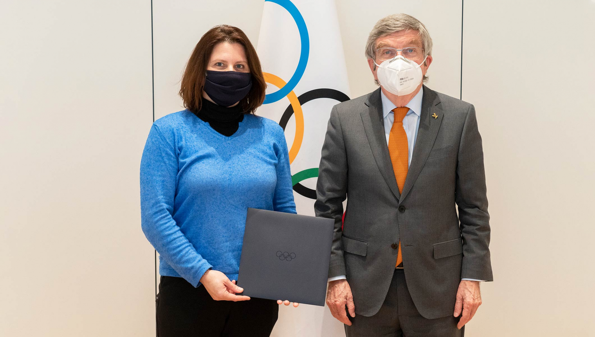 French Sports Minister Roxana Maracineanu and IOC President Thomas Bach signed the agreement ©IOC