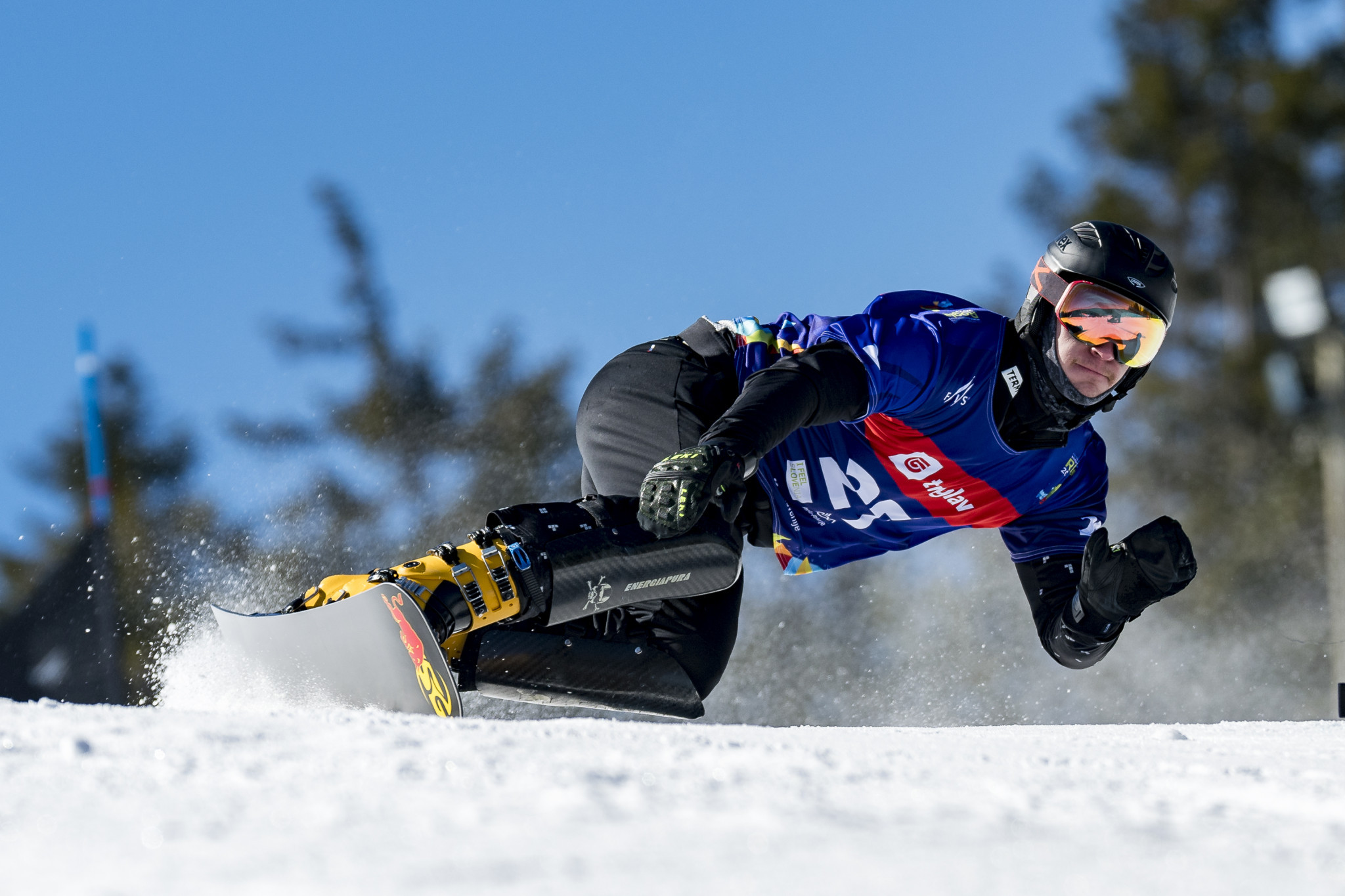Loginov and Jörg retain parallel giant slalom titles at FIS Snowboard World Championships