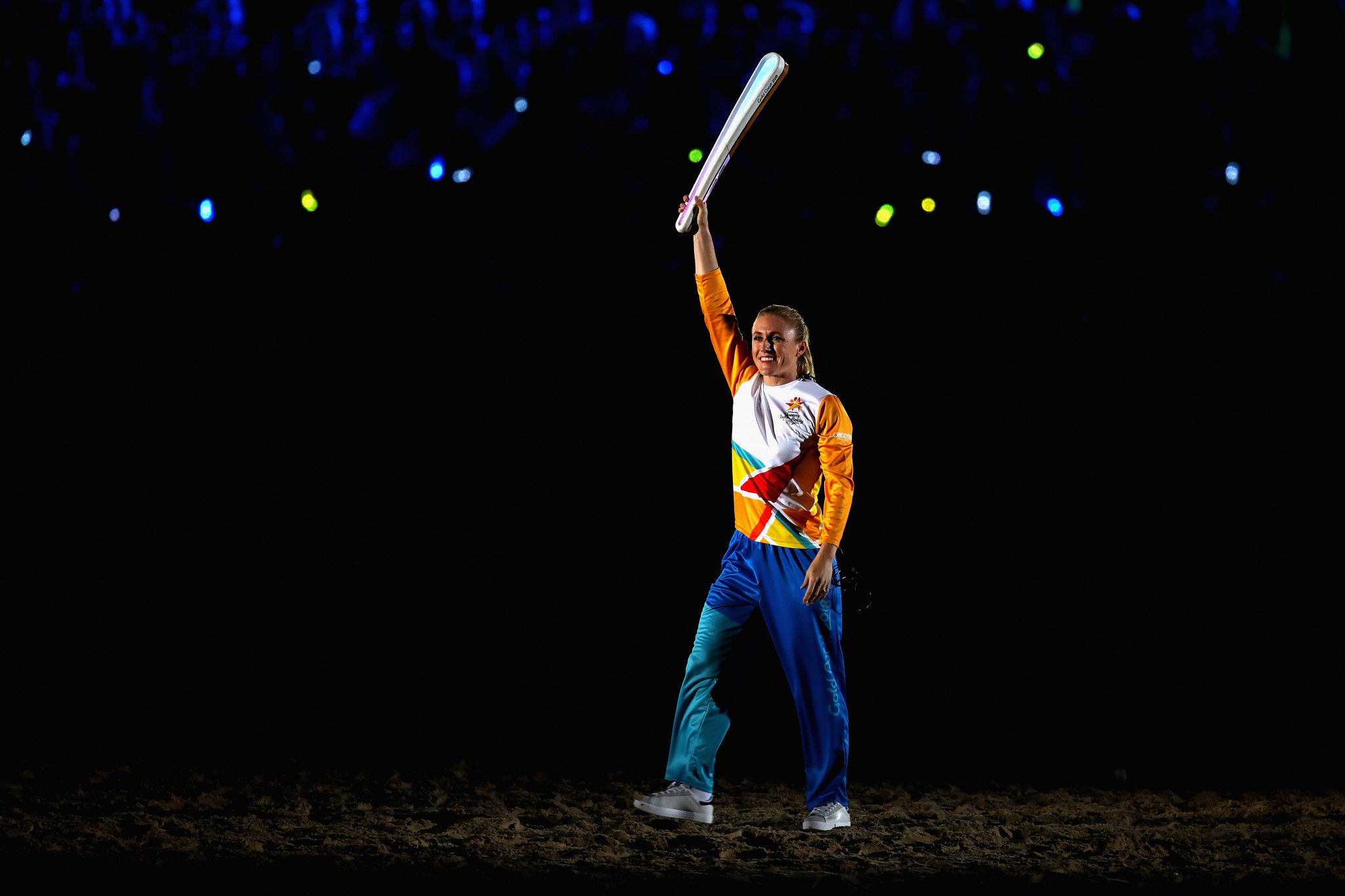 Sally Pearson carries the baton at the Opening Ceremony of Gold Coast 2018 ©Getty Images