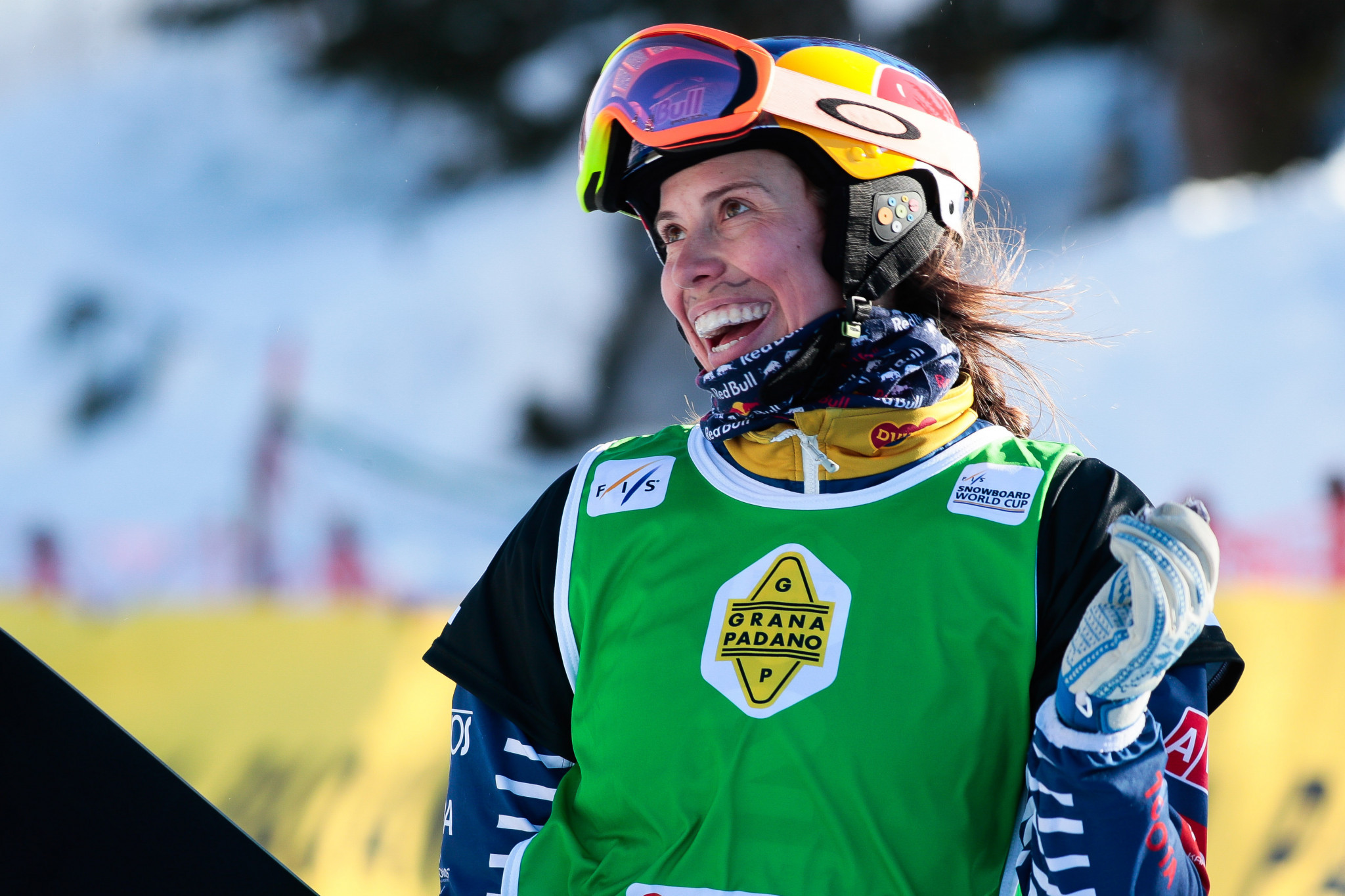 Samková and Surget star in qualifying at Snowboard Cross World Cup in Bakuriani