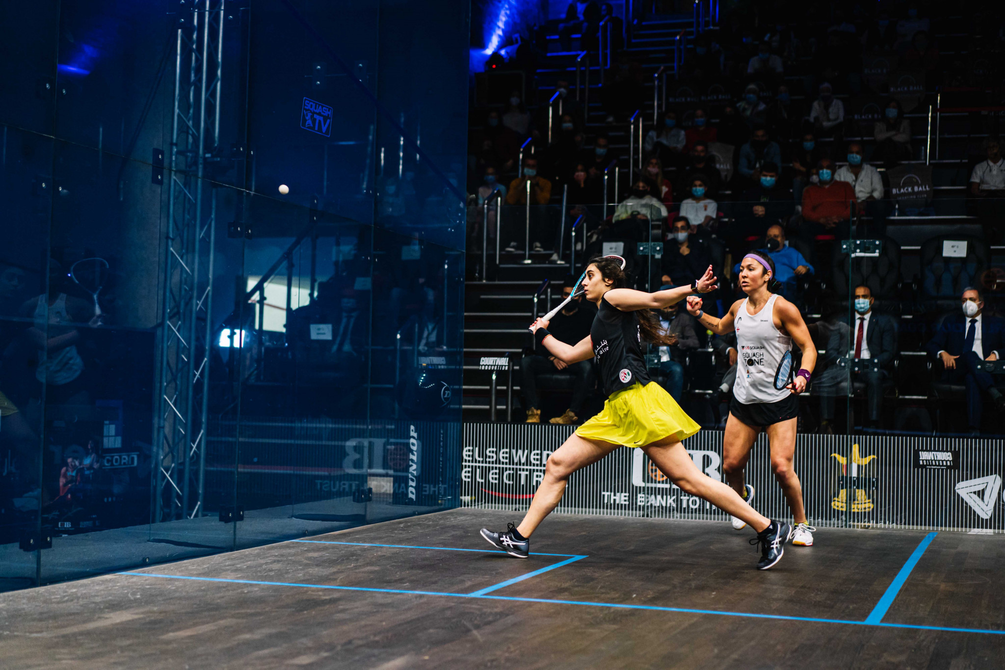 Nour El Sherbini (black top) defeated Amanda Sobhy in four games to win the PSA Black Ball Squash Open in Cairo ©PSA