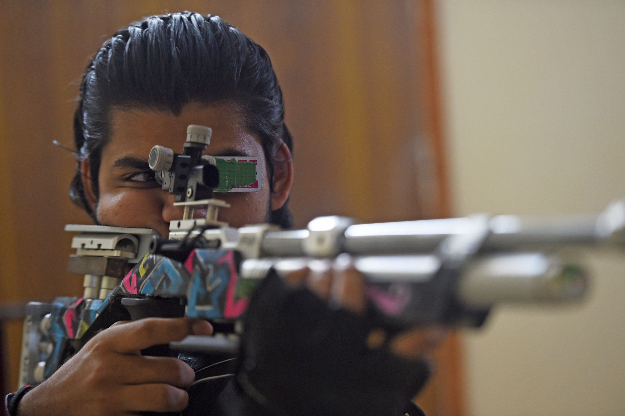 Divyansh Panwar is through to the men's 10m air rifle final ©Getty Images