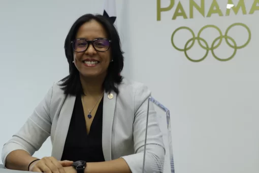 Incoming Panama Olympic Committee President receives Outstanding Woman Award