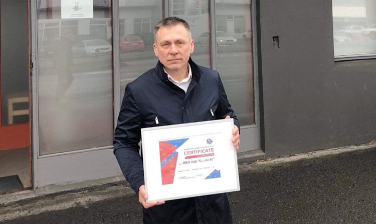 Sambo 80 club head Alexander Stolyarov received the accreditation certificate ©FIAS