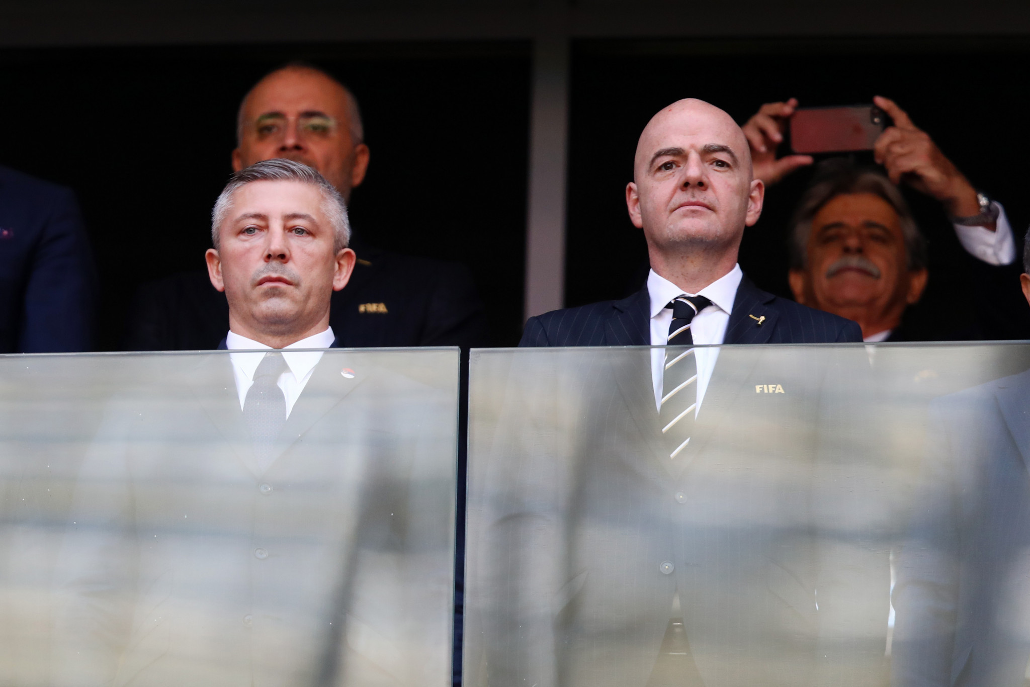 Slaviša Kokeza, left, pictured with FIFA President Gianni Infantino, has resigned as Football Association of Serbia President ©Getty Images
