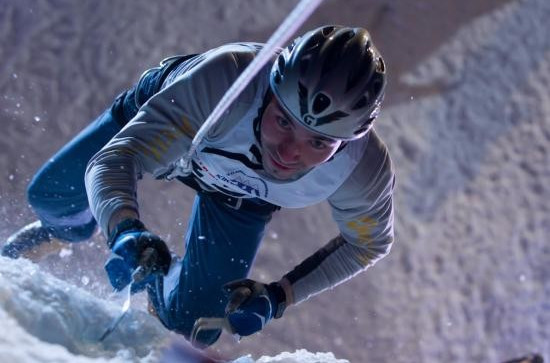 A speed ice climber pictured in action ©UIAA