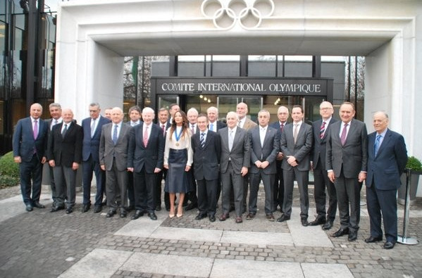 Mehriban Aliyeva pictured with EOC officials outside the IOC headquarters ©EOC