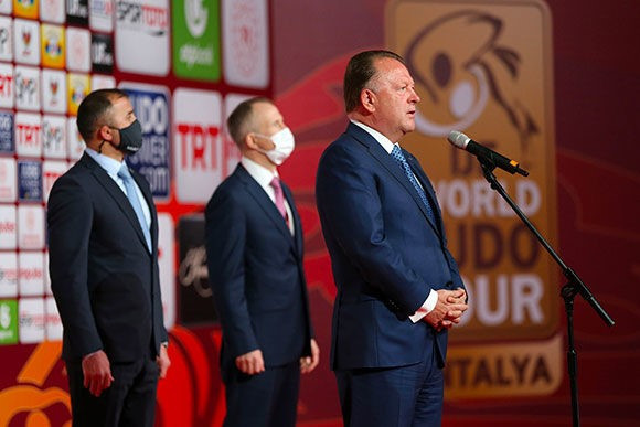 IJF President Marius Vizer speaks during a short Opening Ceremony prior to the finals of day two of the Antalya Grand Slam ©IJF