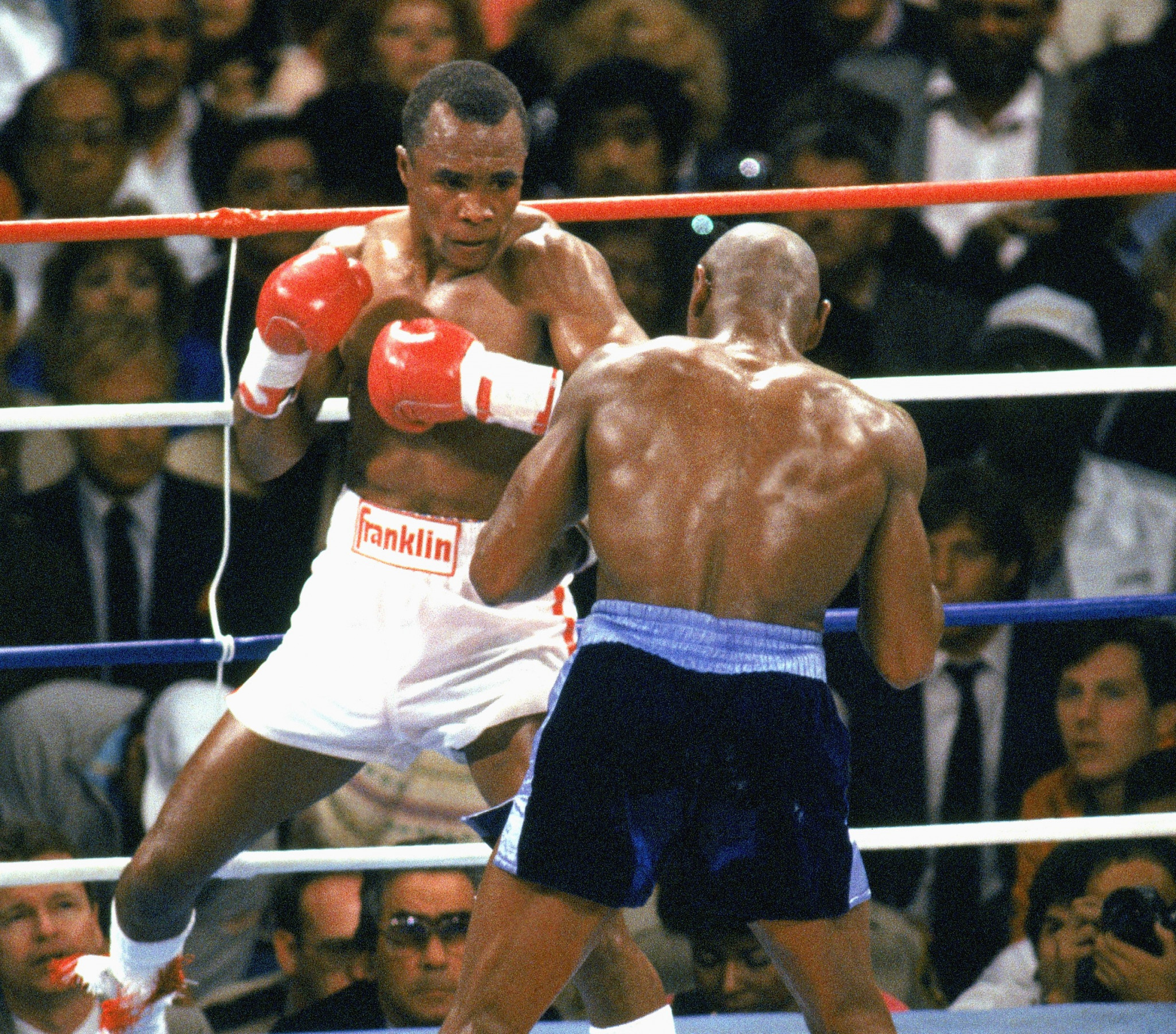 Sugar Ray Leonard, in white, was given the decision at the end of one of the most contentious bouts in boxing lore  ©Getty Images