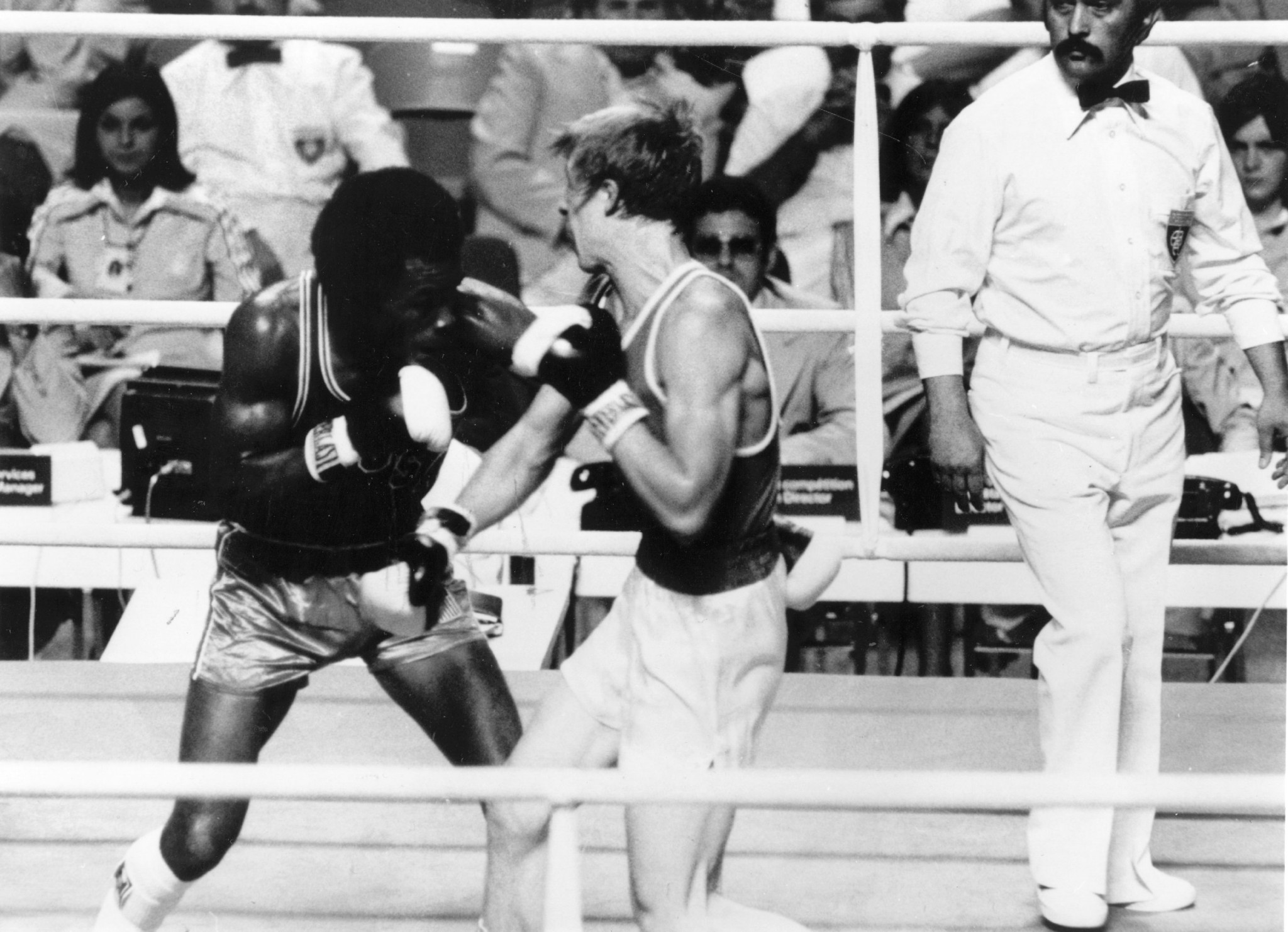 Sugar Ray Leonard, left, won an Olympic gold medal in Montreal in 1976  ©Getty Images