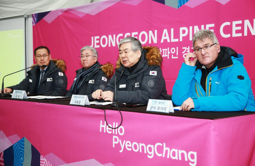 Pyeongchang 2018 President Cho Yang-ho (second right) admitted it was a "small miracle" that the Jeongseon Alpine Centre is ready in time to host an FIS Alpine Skiing World Cup event ©Pyeongchang 2018 