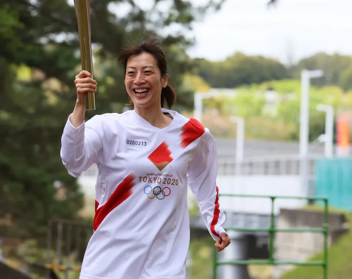 Olympic Torch carried through empty Osaka park as COVID-19 cases rise