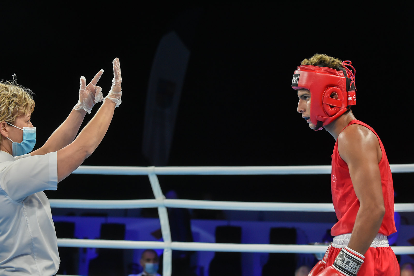 The referee issues a standing count against a fighter ©AIBA