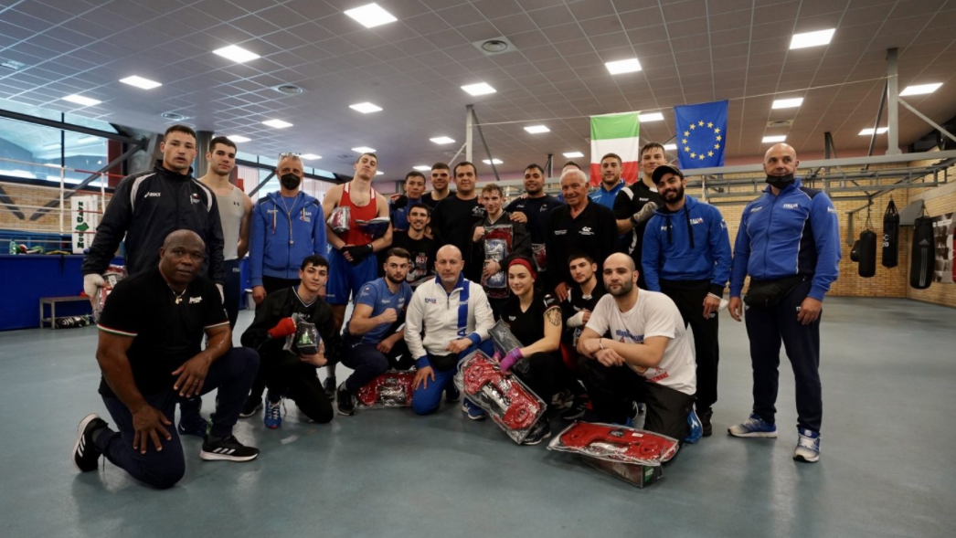 AIBA President Umar Kremlev, pictured top centre, trained with the Italian boxing team while visiting Assisi, where the European Boxing Academy will now be established ©AIBA