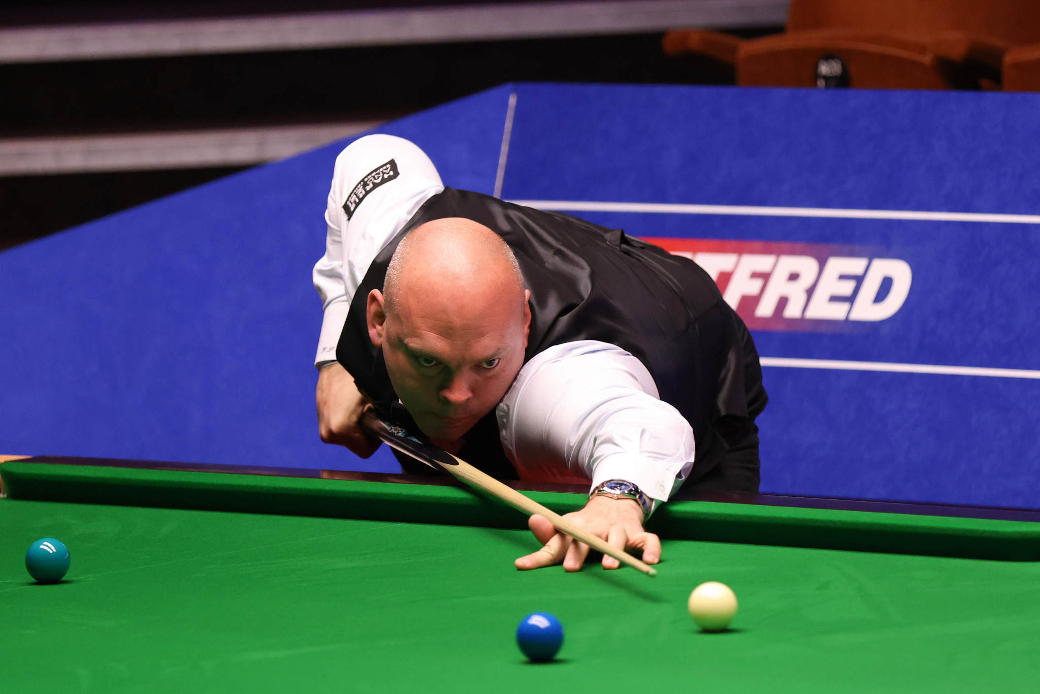 Former champion Stuart Bingham is through to round two ©Getty Images