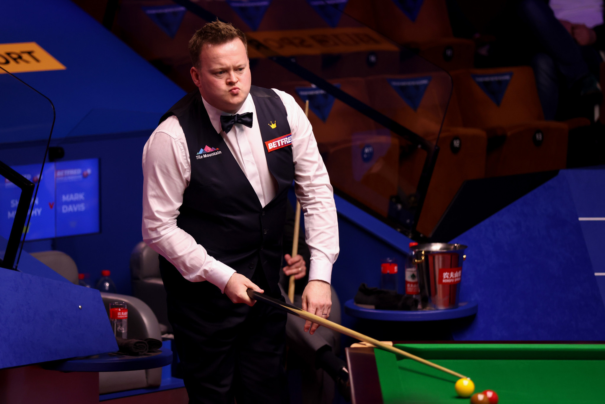 Shaun Murphy overturned a 5-4 deficit to beat Mark Davis 10-7 and book his place in the second round of the World Snooker Championship ©Getty Images