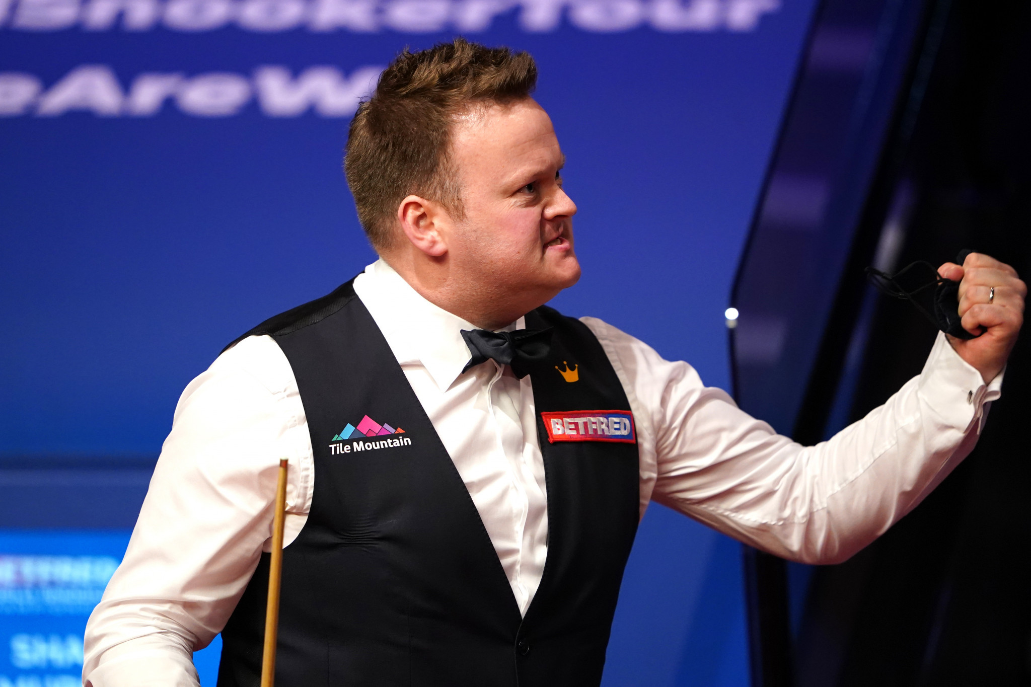Shaun Murphy celebrates after overturning a 10-4 deficit to beat Kyren Wilson 17-12 and reach the World Snooker Championship final ©Getty Images