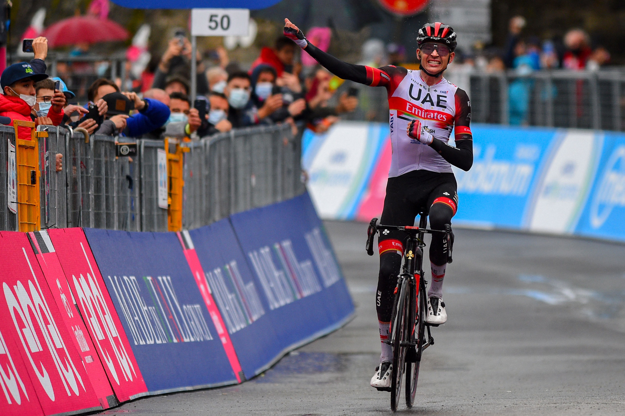 Dombrowski wins from breakaway on stage four as De Marchi takes Giro d'Italia race lead