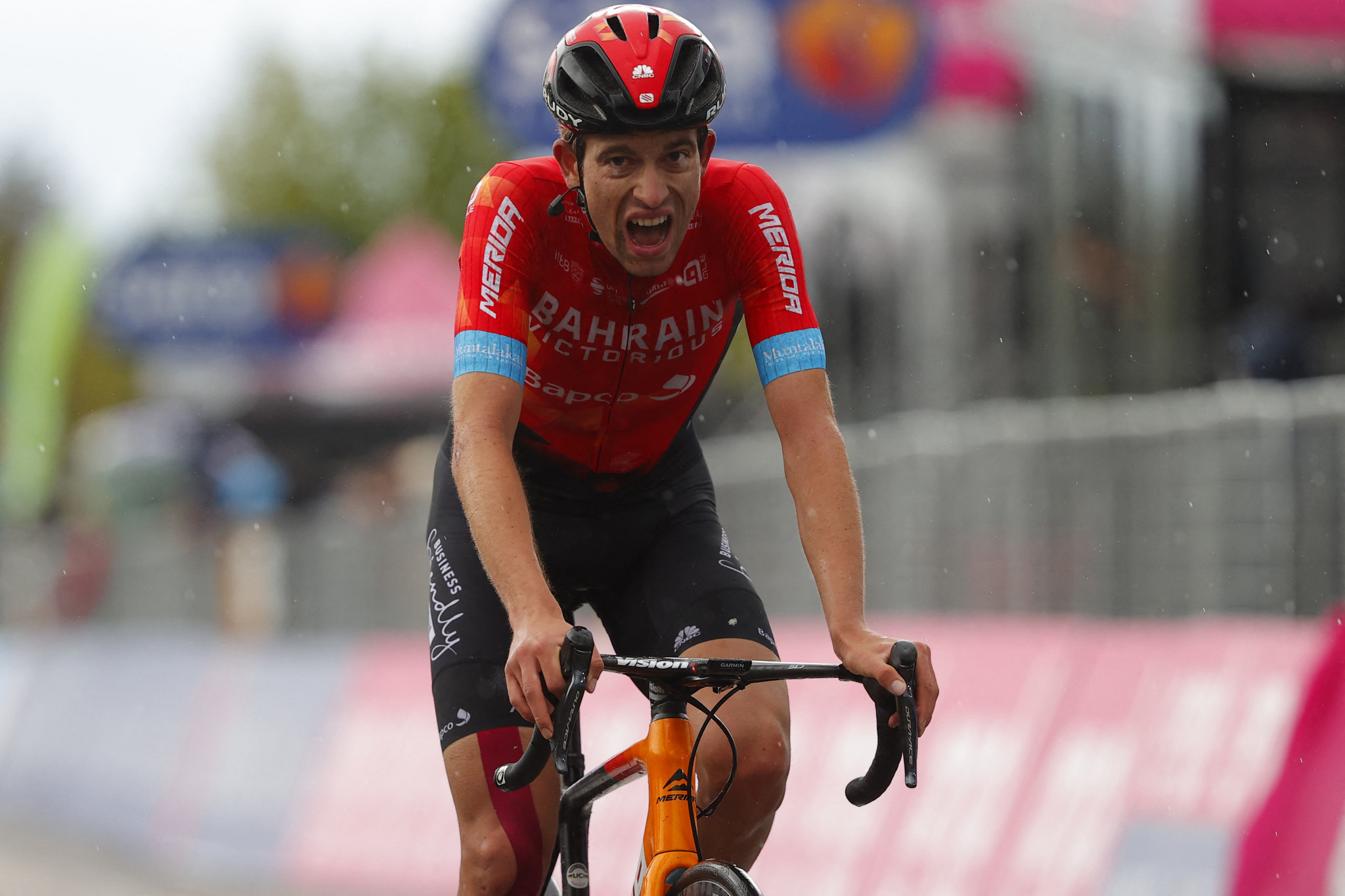 Mäder wins stage six of Giro d'Italia as Valter takes lead in general classification