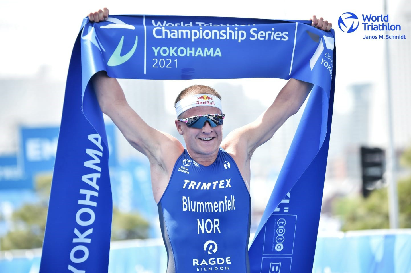 Kristian Blummenfelt claimed gold in the men's race in Yokohama ©World Triathlon