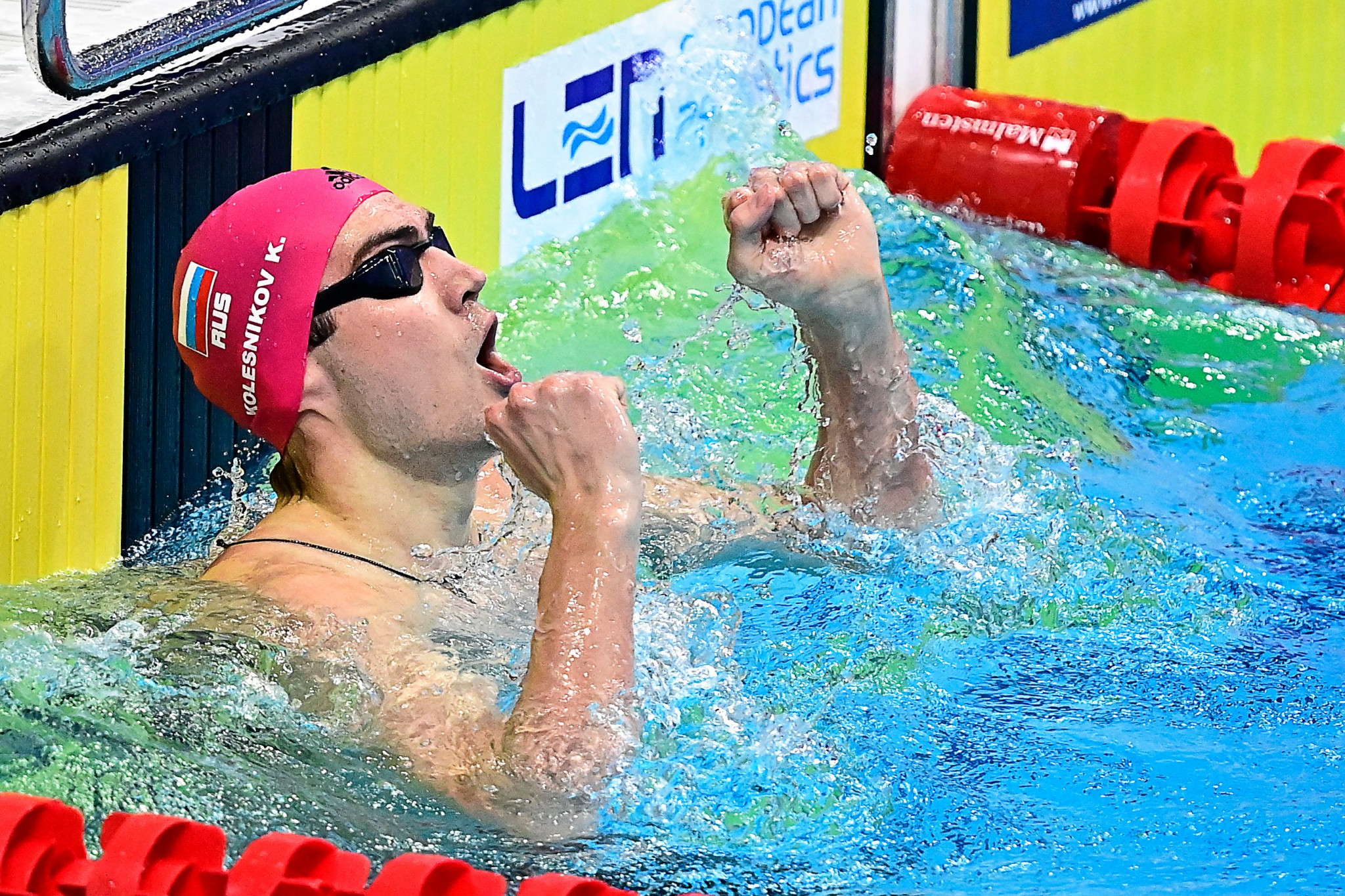 Hosszú wins home gold and Kolesnikov breaks world record at European Aquatics Championships