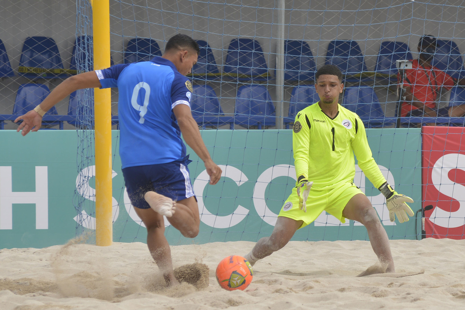 Champions Mexico start strong at CONCACAF Beach Soccer Championship