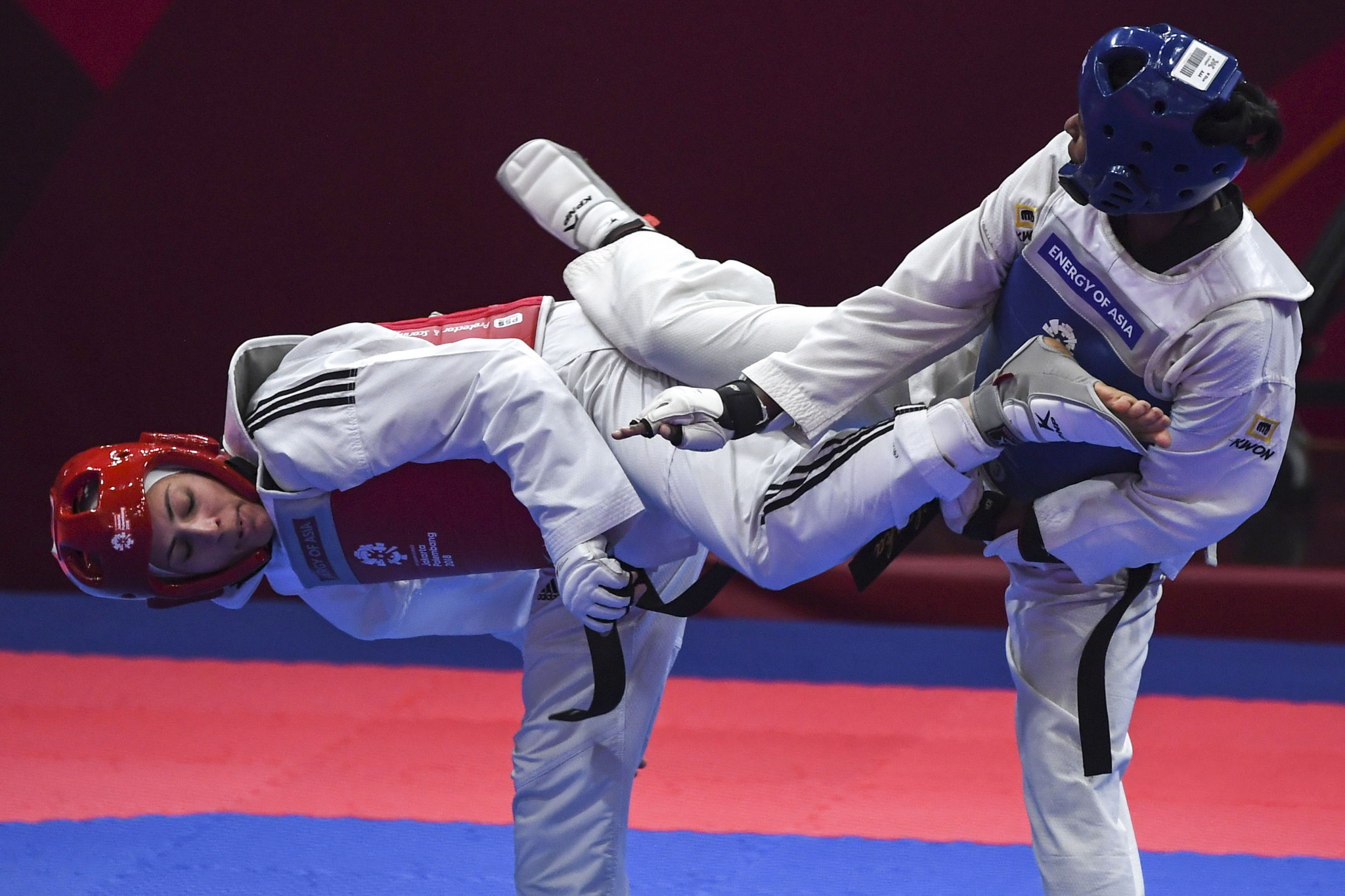 Julyana Al-Sadeq, left, will be a big home hope for Jordan at the Asian Olympic Qualification Tournament in taekwondo ©Getty Images