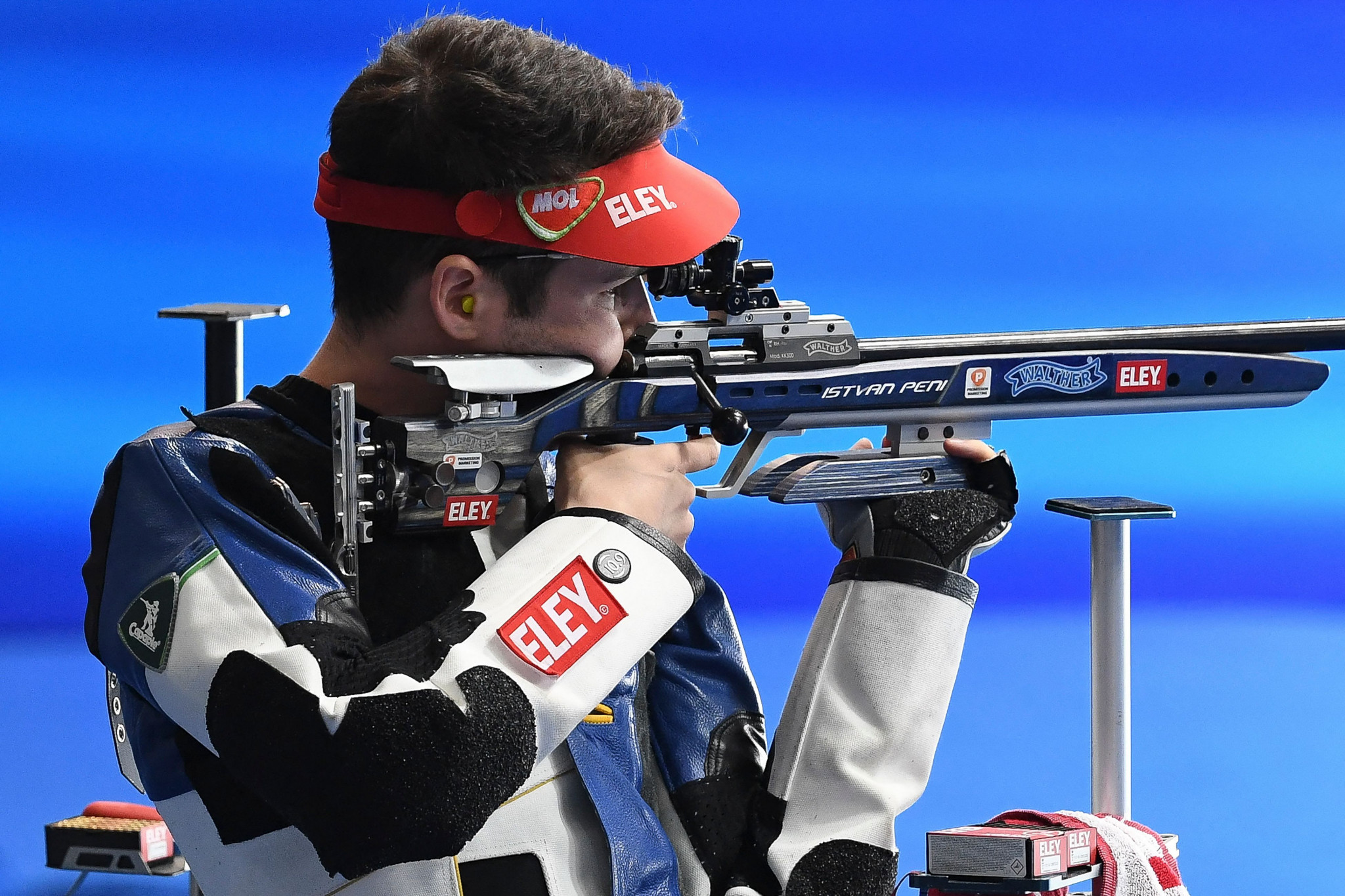 Istavan Peni won the men's 10m air rifle gold in a shoot-off ©Getty Images