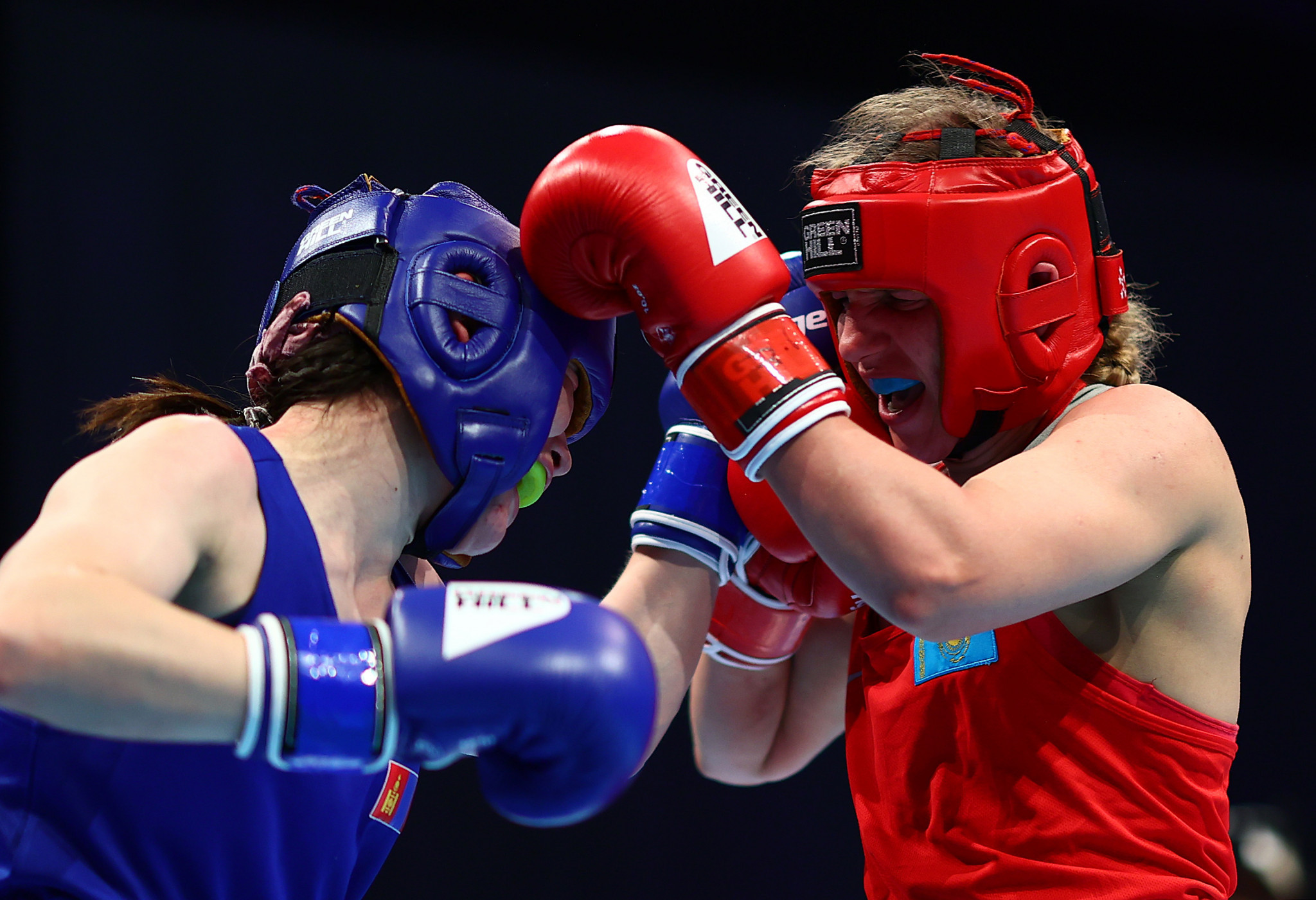Rima Volossenko, right, won a very tight bout to earn a medal for Kazakhstan ©Getty Images