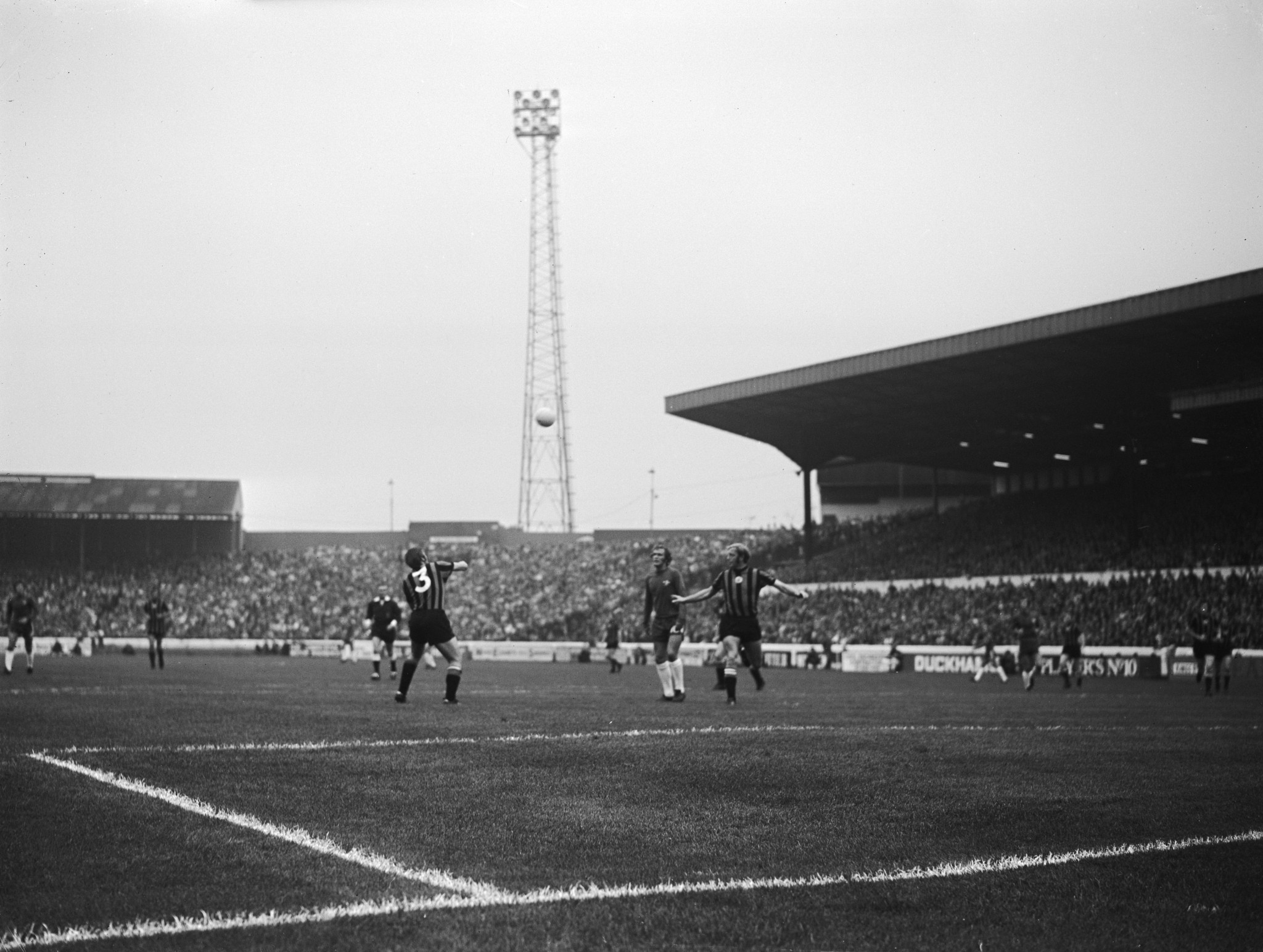 Chelsea and Man City clash at Stamford Bridge in 1971 ©Getty Images