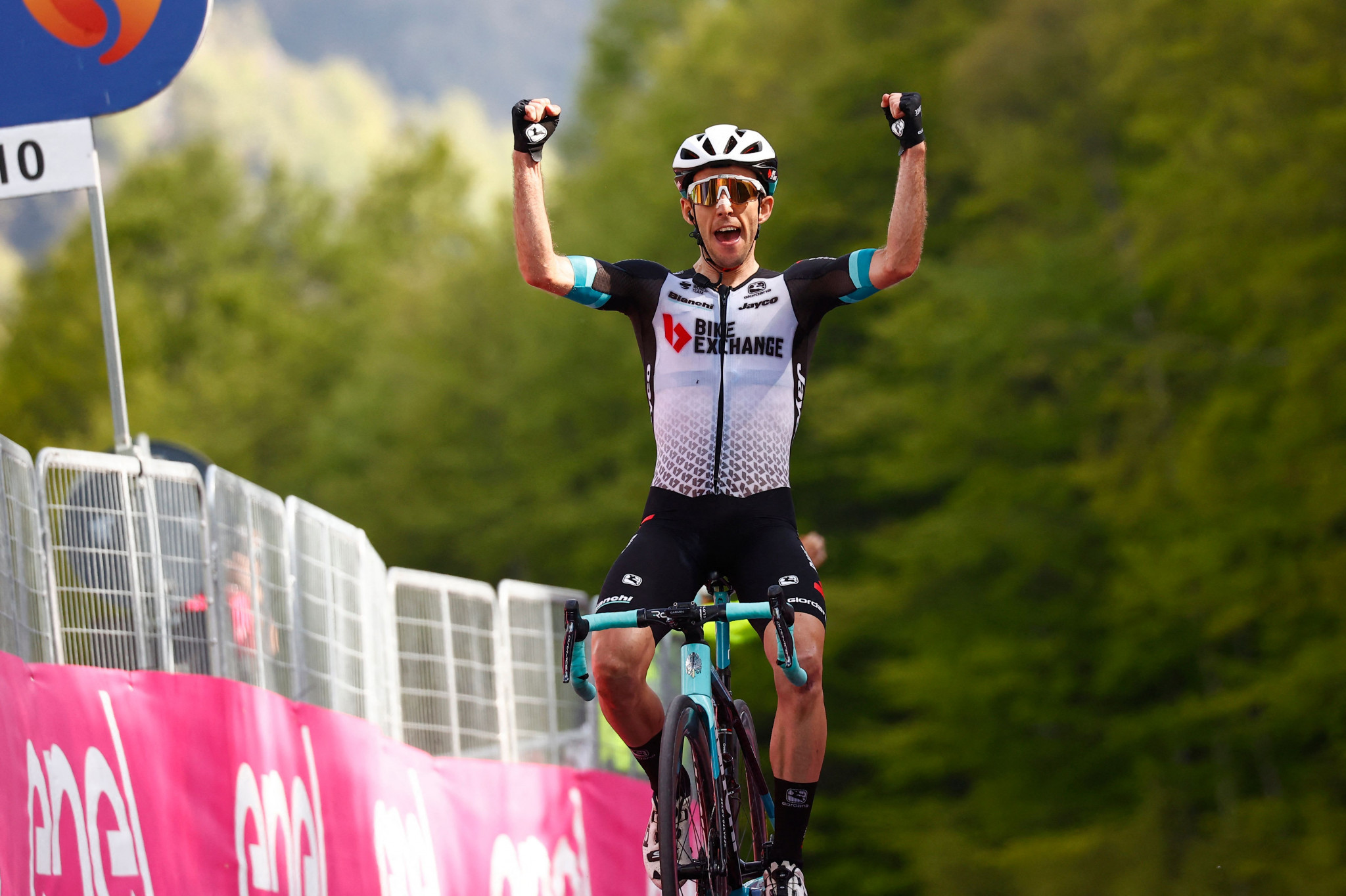 Yates wins stage 19 of Giro d'Italia as race leader Bernal remains in control 