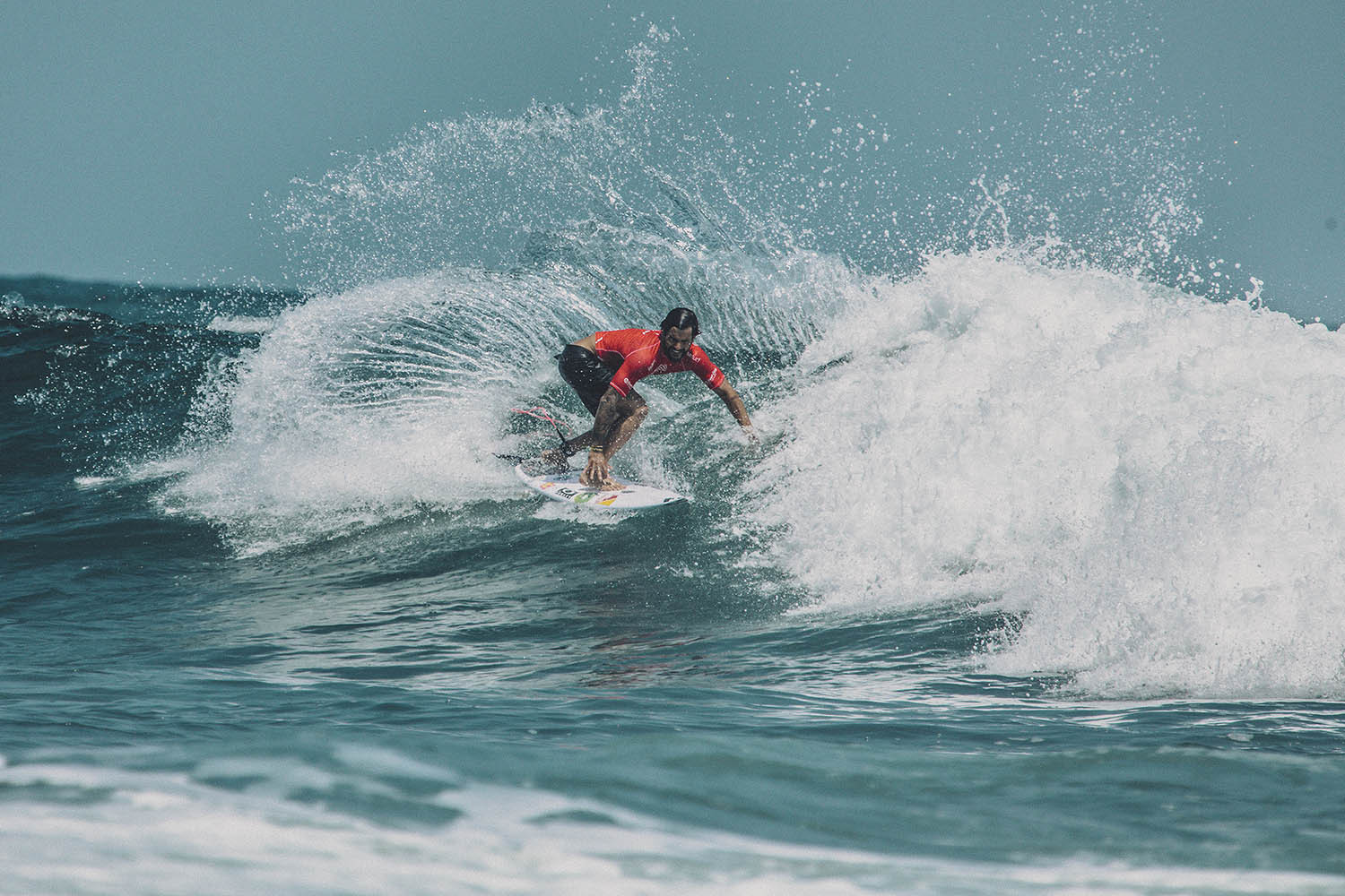 Defending champion Italo Ferreira of Brazil posted the second-best score in the men's second round ©ISA/Pablo Franco