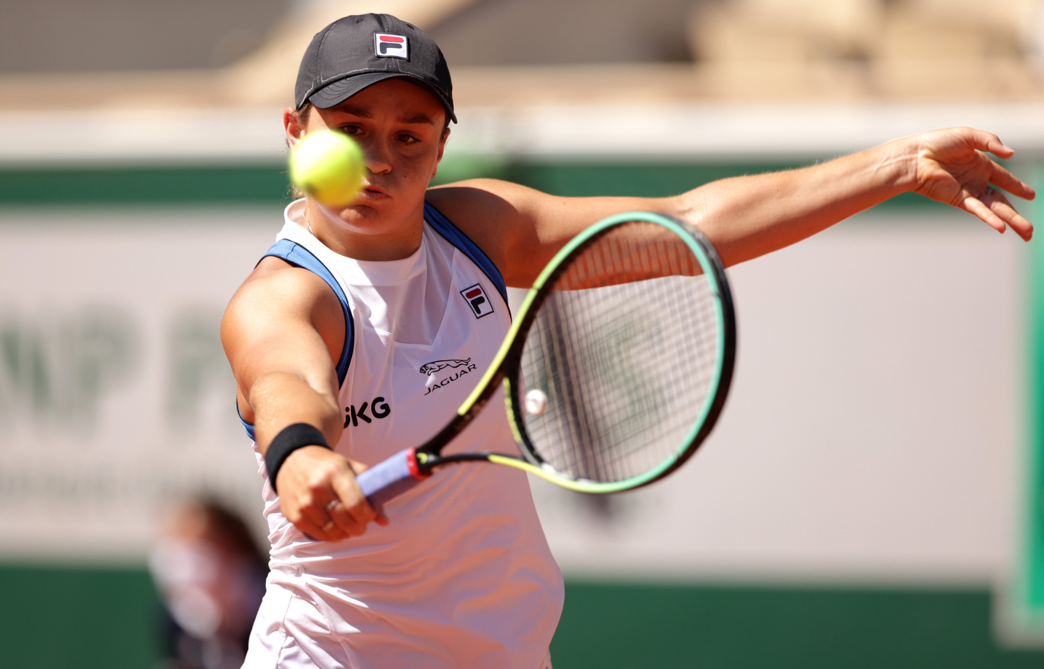 Australia's Ashleigh Barty found things harder, but overcame American Bernarda Pera 6-4, 3-6, 6-2 ©Getty Images