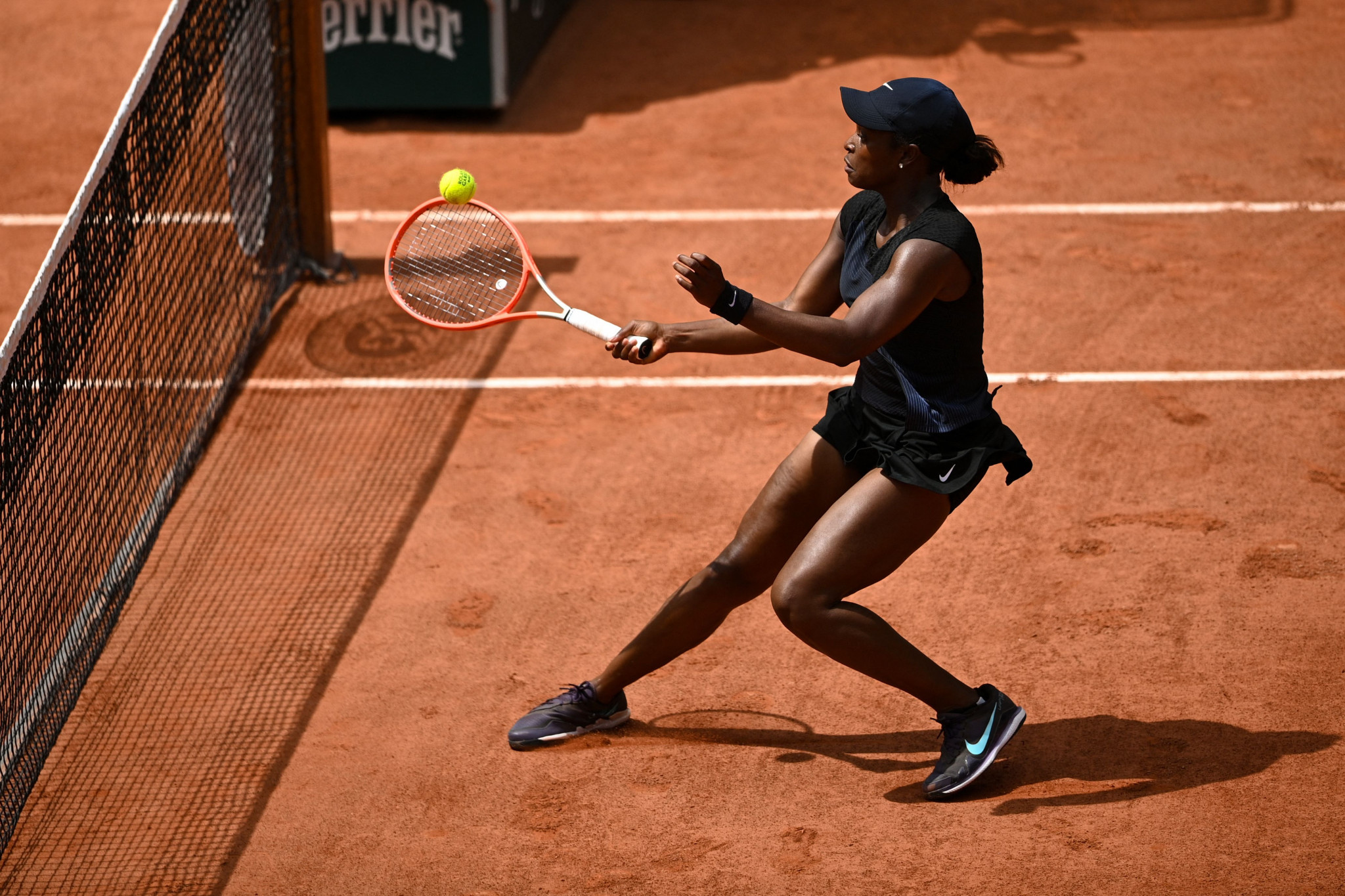 Sloane Stephens looks to play a delicate shot at the net on her way to beating Karolína Plíšková ©Getty Images