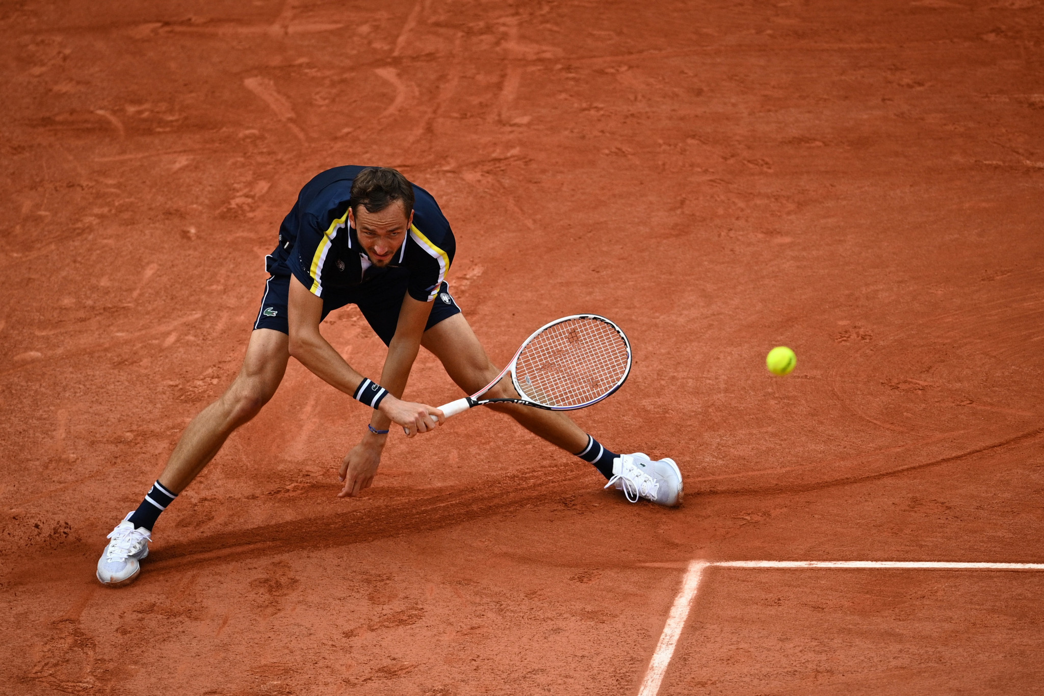 Daniil Medvedev digs out a return during his encounter with big-serving American Reilly Opelka ©Getty Images