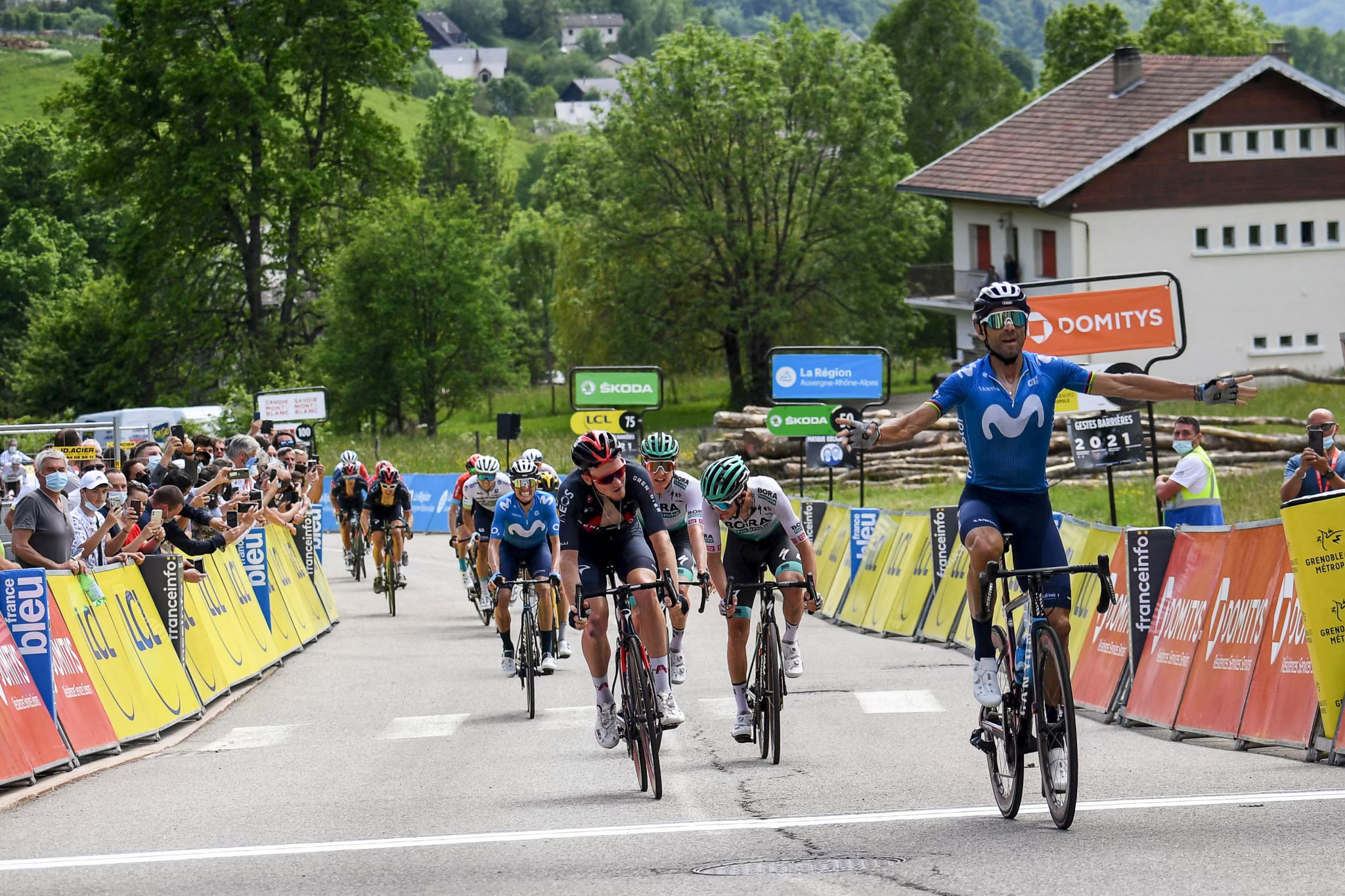 Valverde wins uphill sprint on stage six of Critérium du Dauphiné