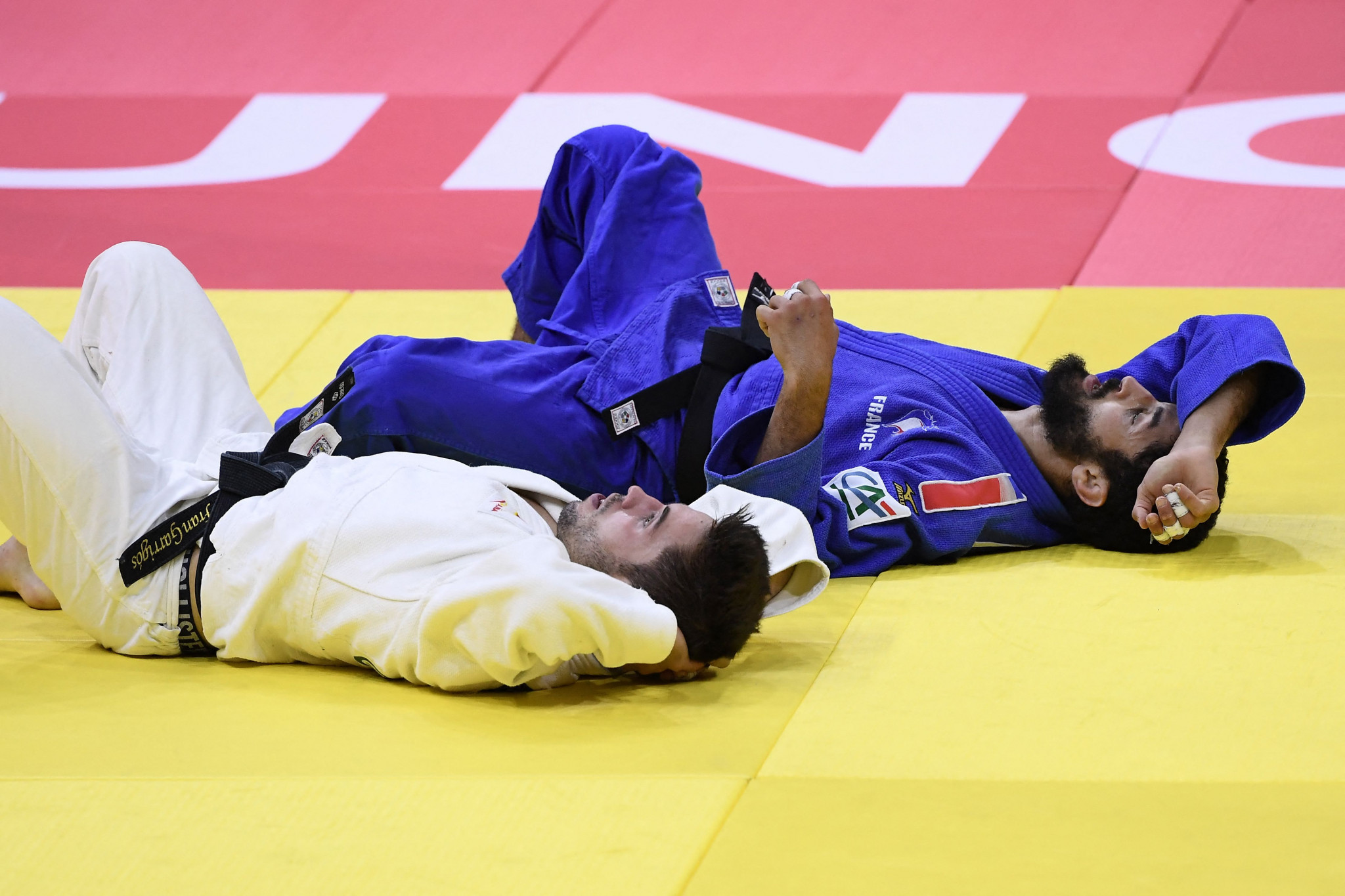 Francisco Garrigos, white, and Walide Khyar take a breather during their bronze medal match ©Getty Images