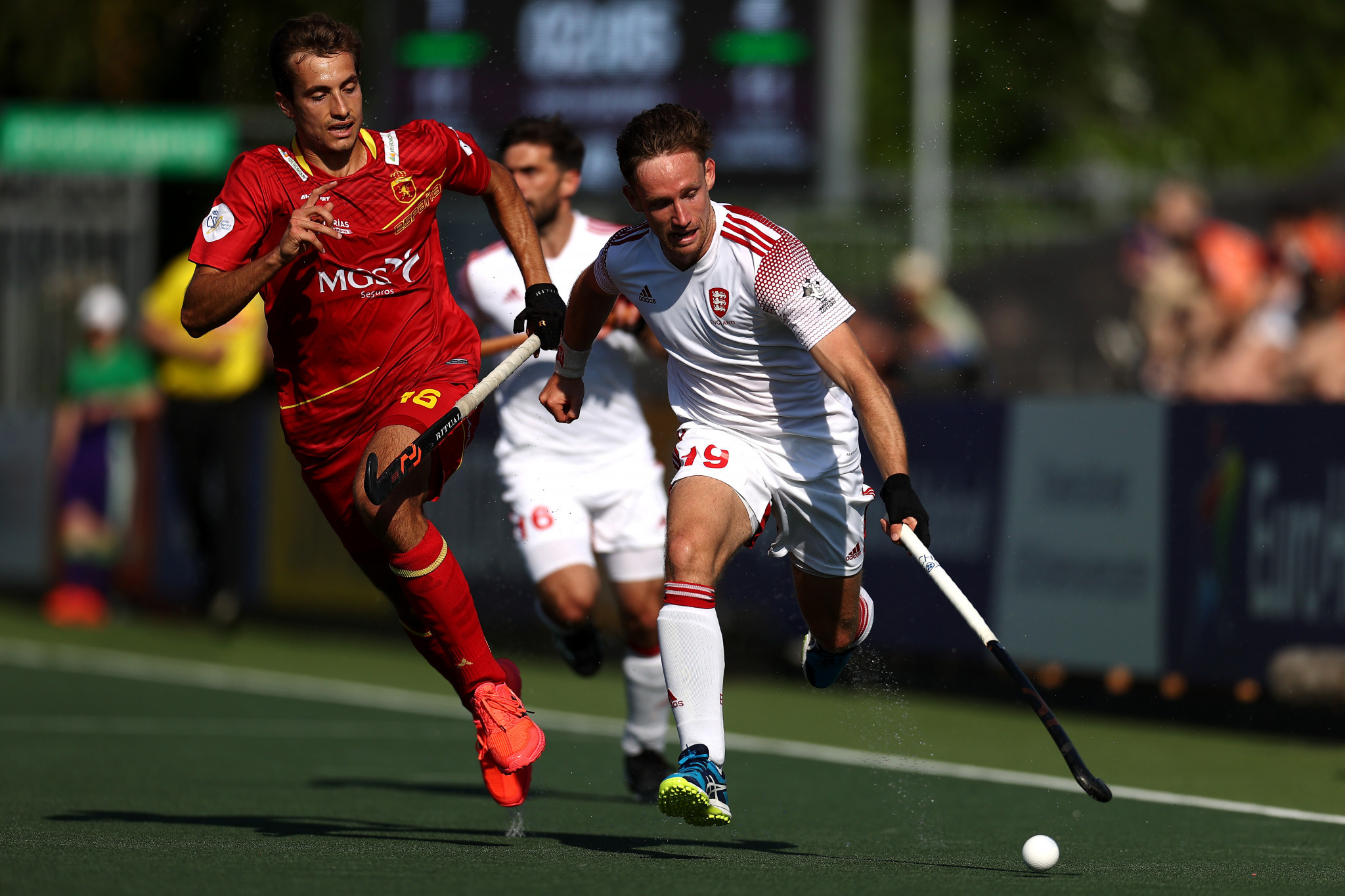 England, playing in white, top Pool A at the men's EuroHockey Championships after defeating Spain ©Getty Images