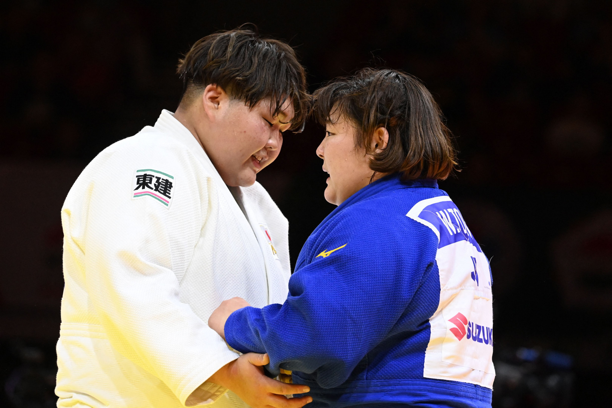 Sarah Asahina, left, embracing Wakaba Tomita, right, after their women's over-78kg final ©Getty Images