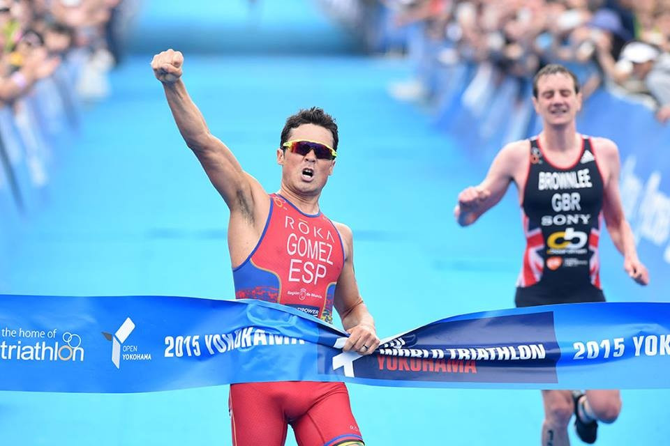 Spain's Javier Gomez Noya pipped Briton Alistair Brownlee in a thrilling sprint finish in the men's race ©ITU