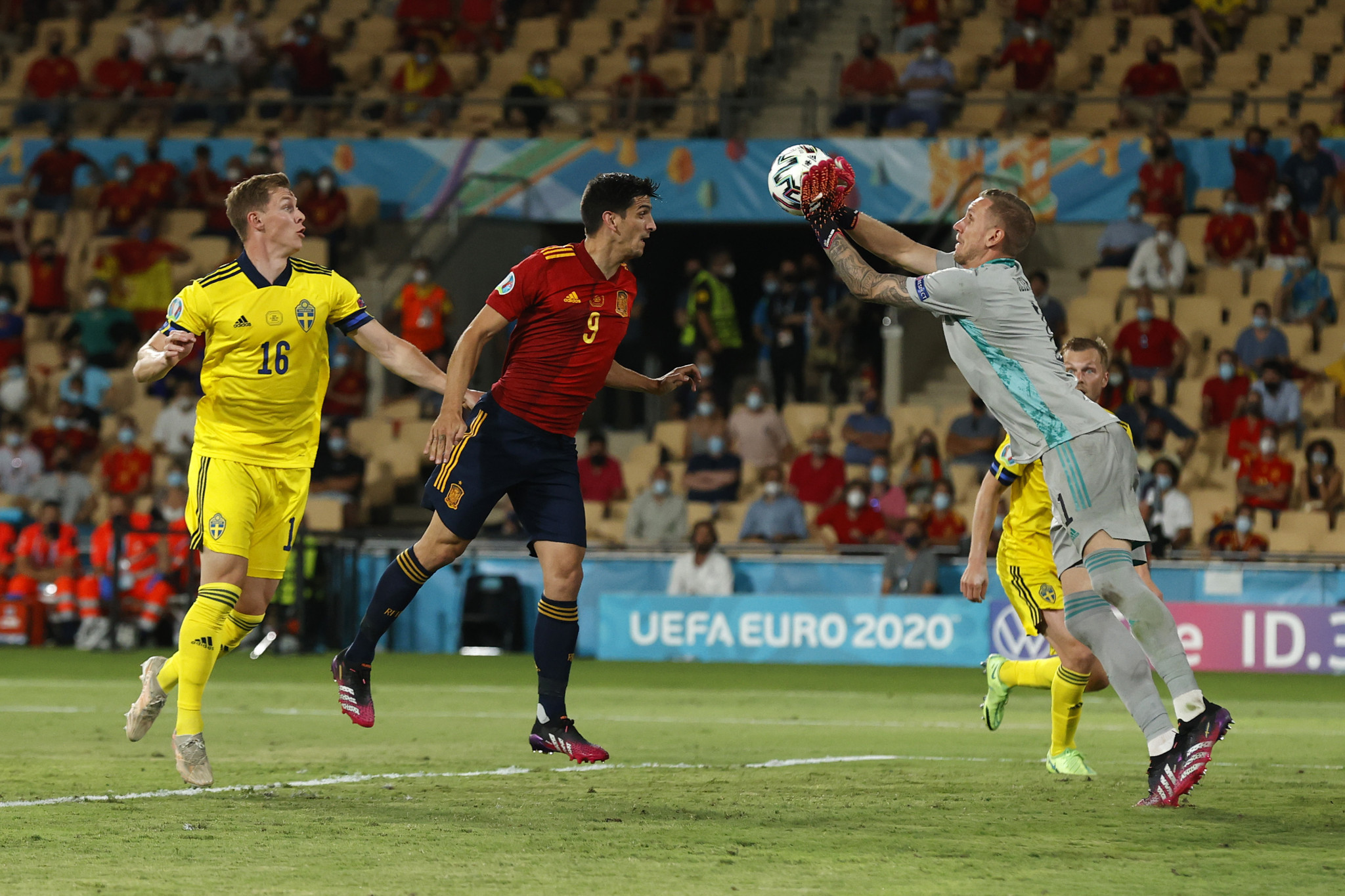 Spain and Sweden played out a 0-0 draw in Seville which leaves Slovakia top of Group E ©Getty Images