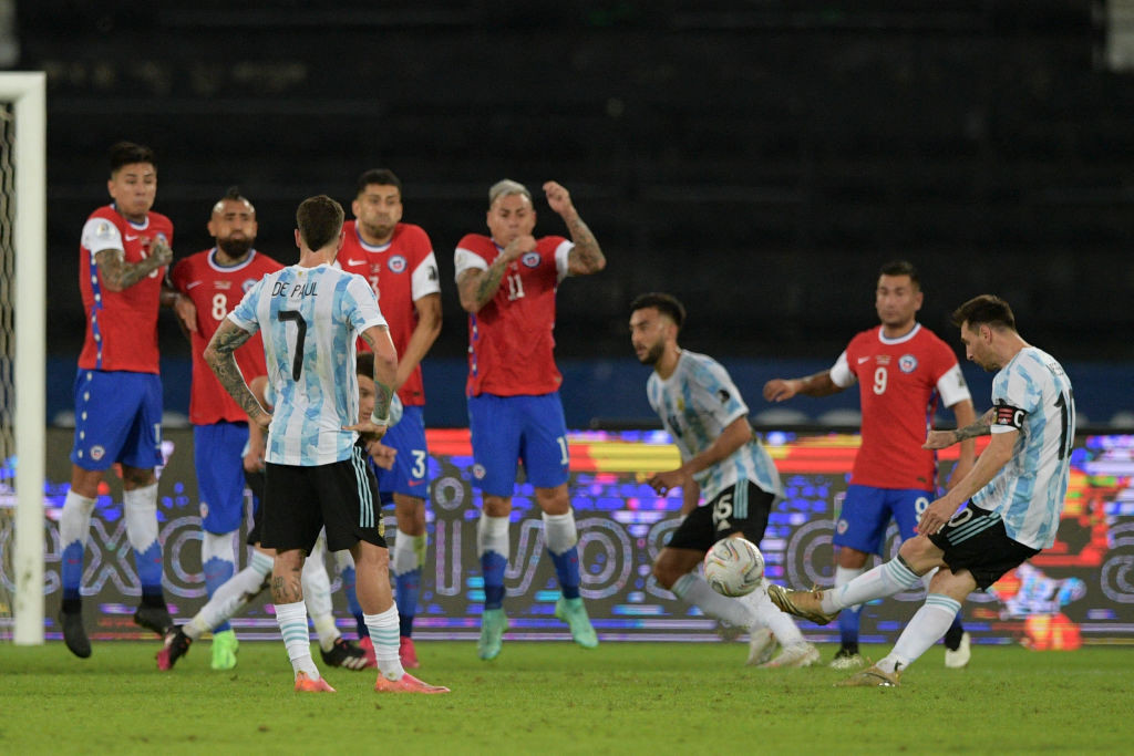 Chile holds Argentina to draw at Copa América
