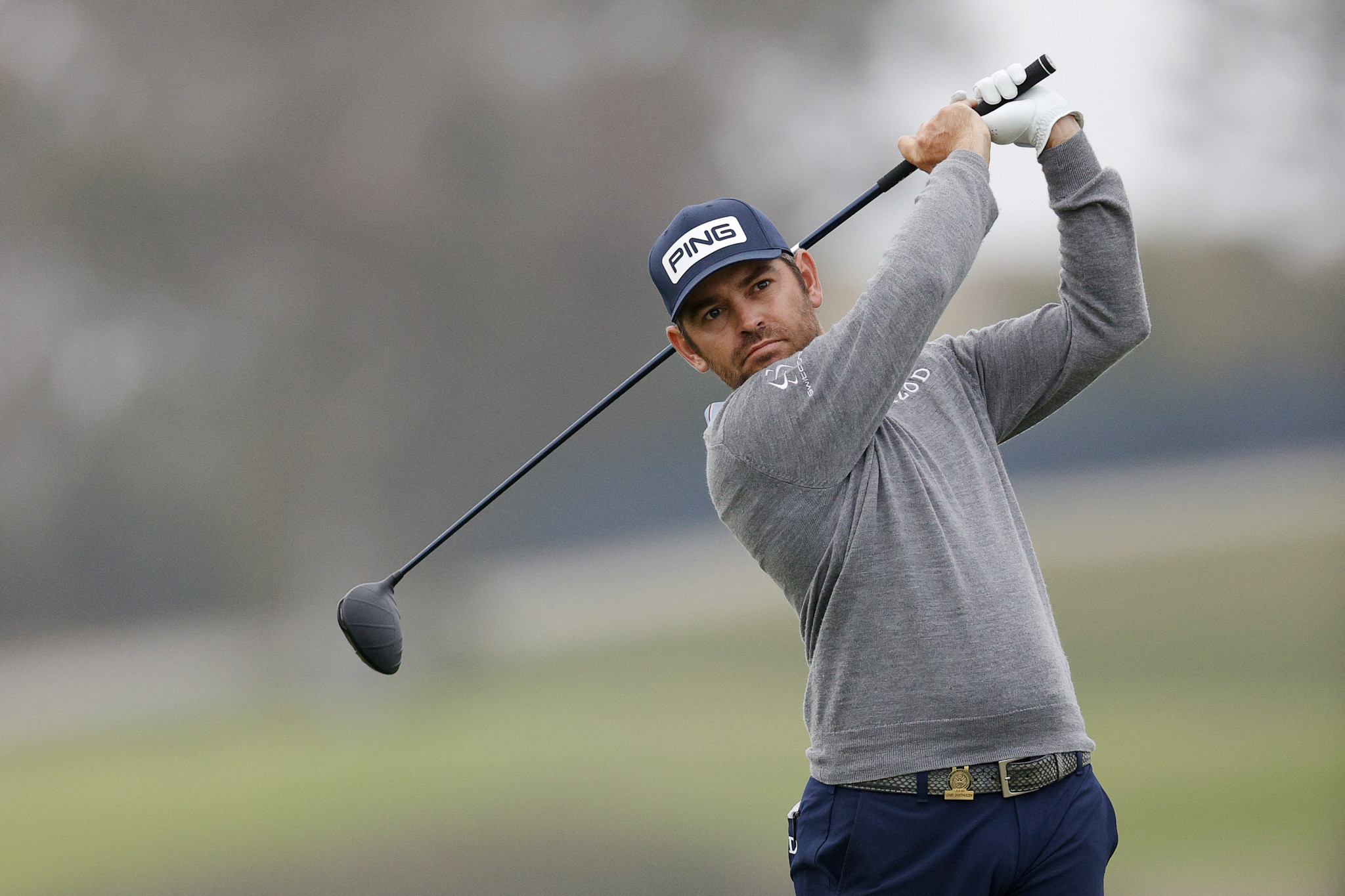 Louis Oosthuizen rattled in three consecutive birdies as he drew level with Russel Henley at the top of the standings on day one of the US Open ©Getty Images