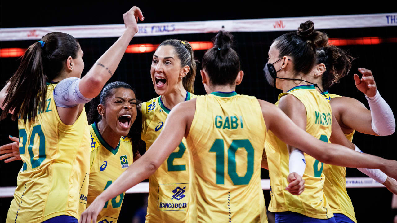 Brazil celebrate reaching the final of the women's Volleyball Nations League in Rimini to set up a rematch of the 2019 showdown against the United States ©Volleyball World